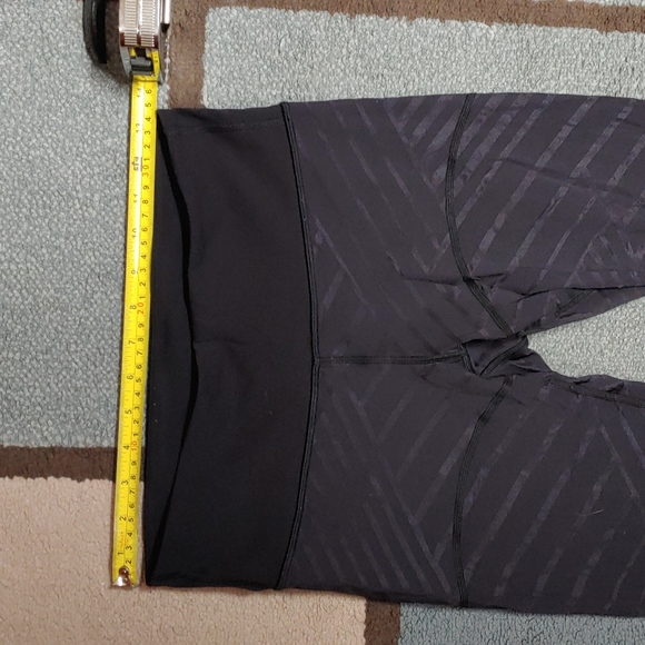 Lululemon Textured Lines Capri Leggings 6 - Picture 12 of 15